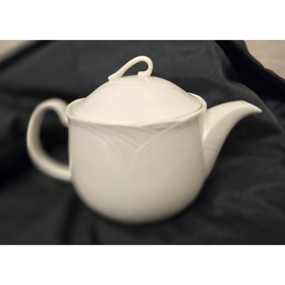 Royal Doulton Hotel Porcelain 6" Teapot England Cream White